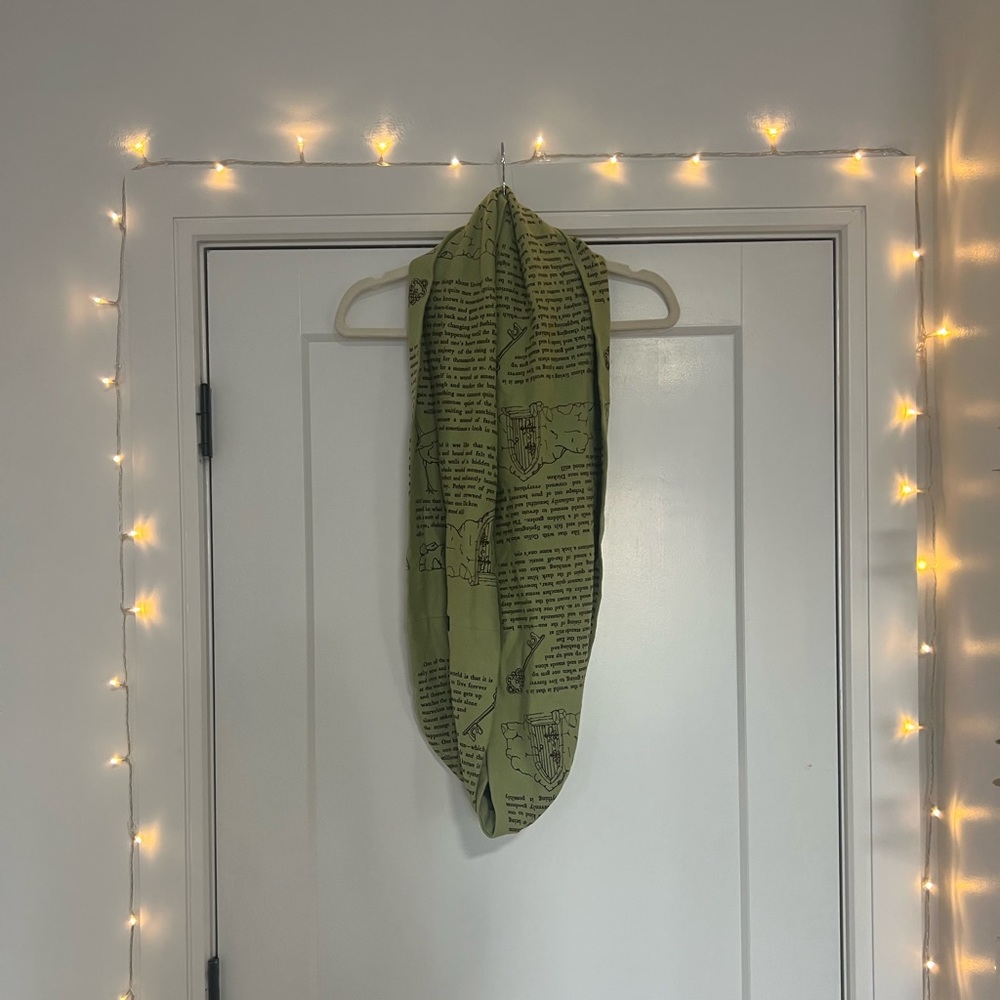 Academia Secret Garden Infinity Scarf